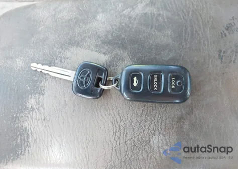 2002 Toyota Camry Le z USA, uszkodzony, nr VIN 4T1BE32K92U098012